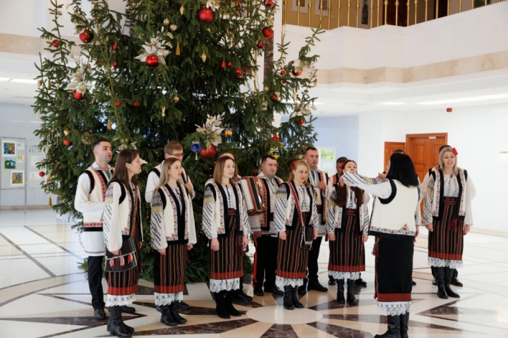Maia Sandu, colindată de Orchestra-model și Corul cameral „Credo” al Inspectoratului General de Carabinieri